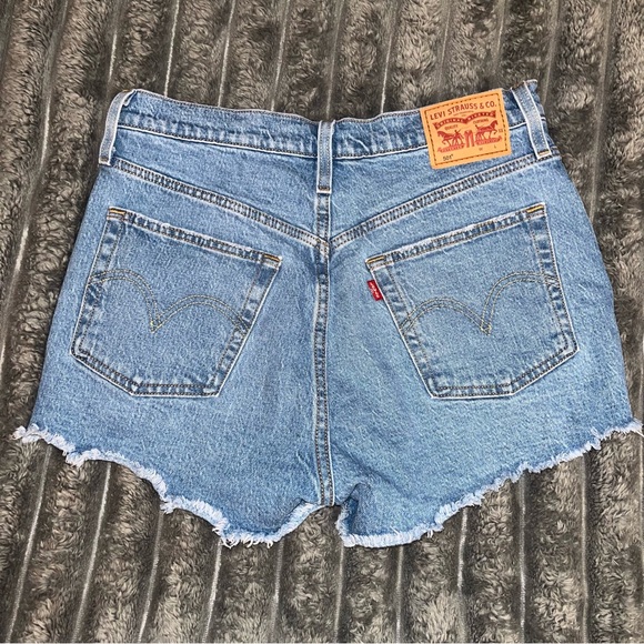 Levi’s high rise shorts - Picture 5 of 9